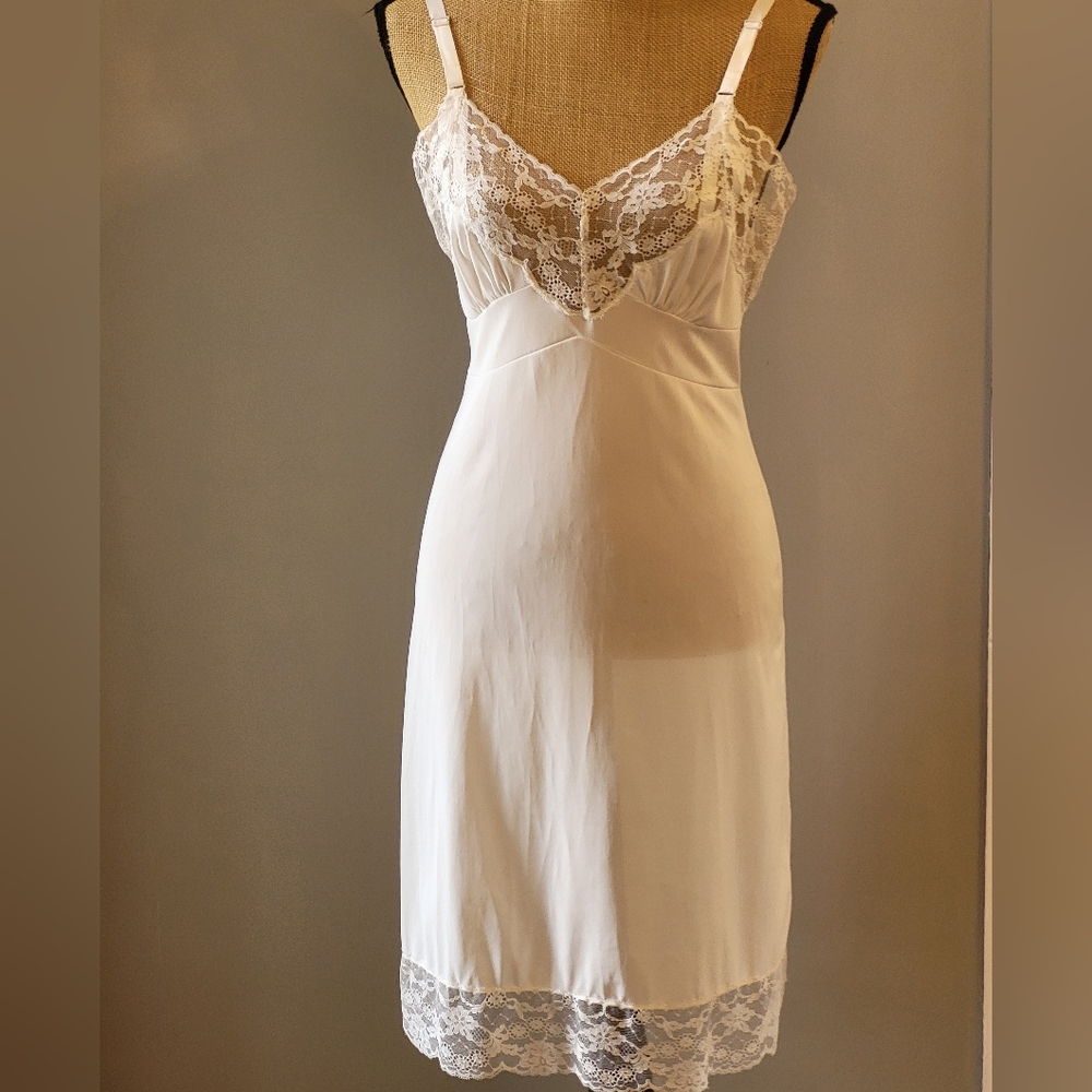 Elegant White Lace Chemise